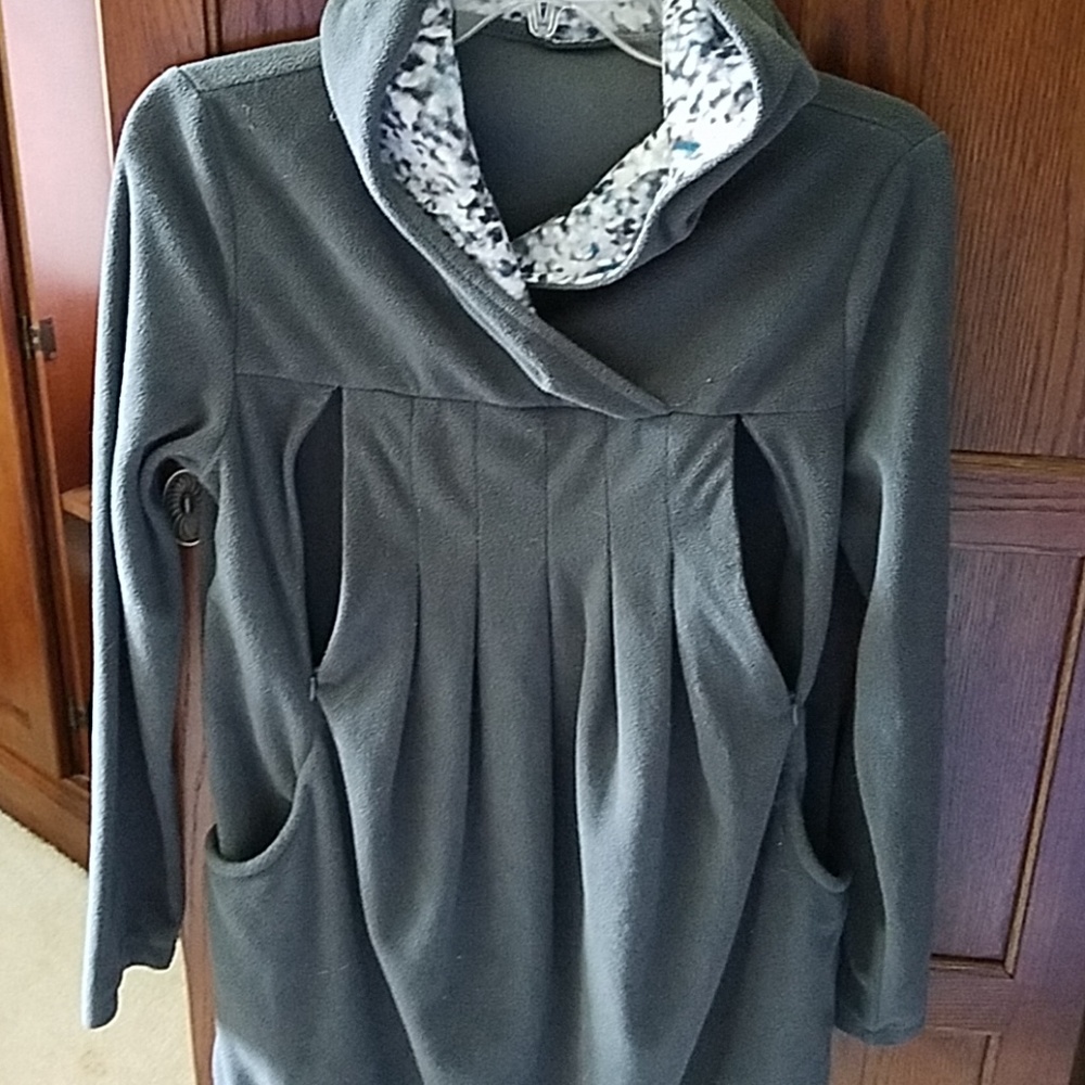 Hooded nursing jacket